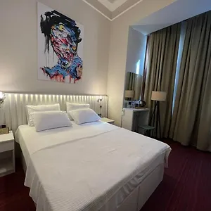Rafinn Hotel