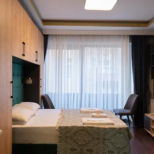Middle Village Apart Otel