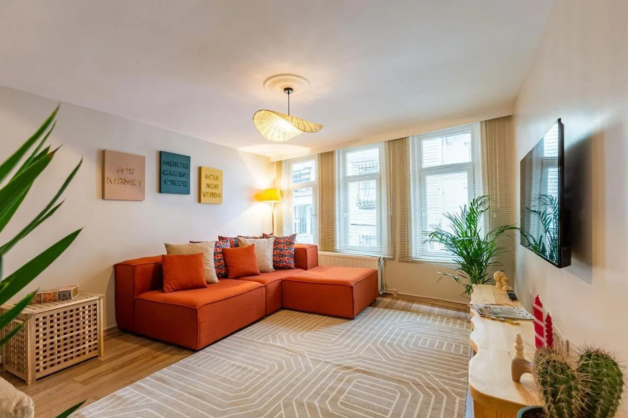 Gorgeous House With Refreshing Garden In Besiktas Apartment Istanbul