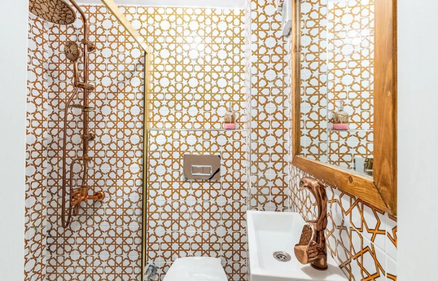 Gorgeous House With Refreshing Garden In Besiktas Apartment Istanbul