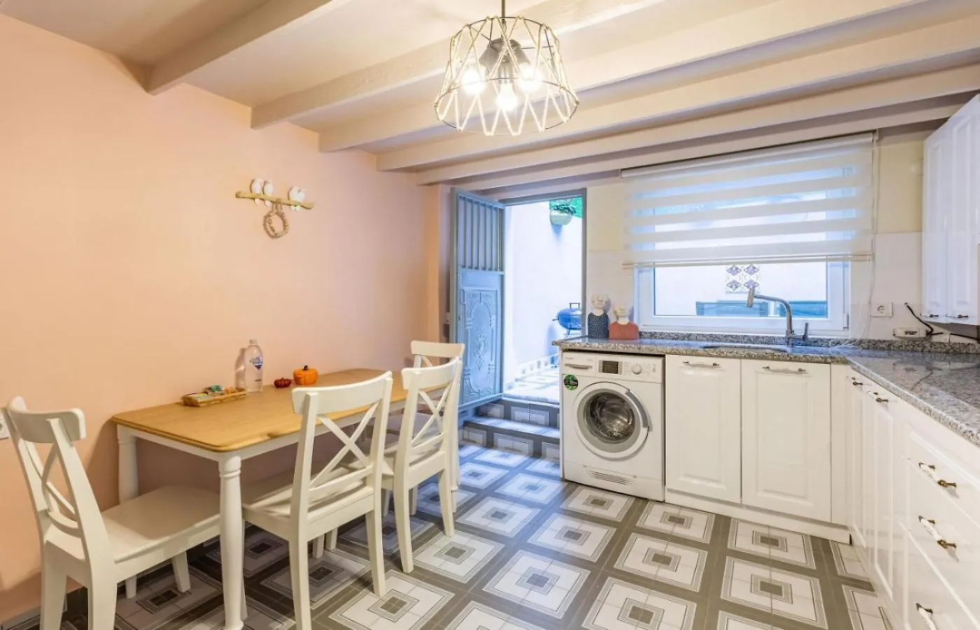 Gorgeous House With Refreshing Garden In Besiktas Apartment Istanbul